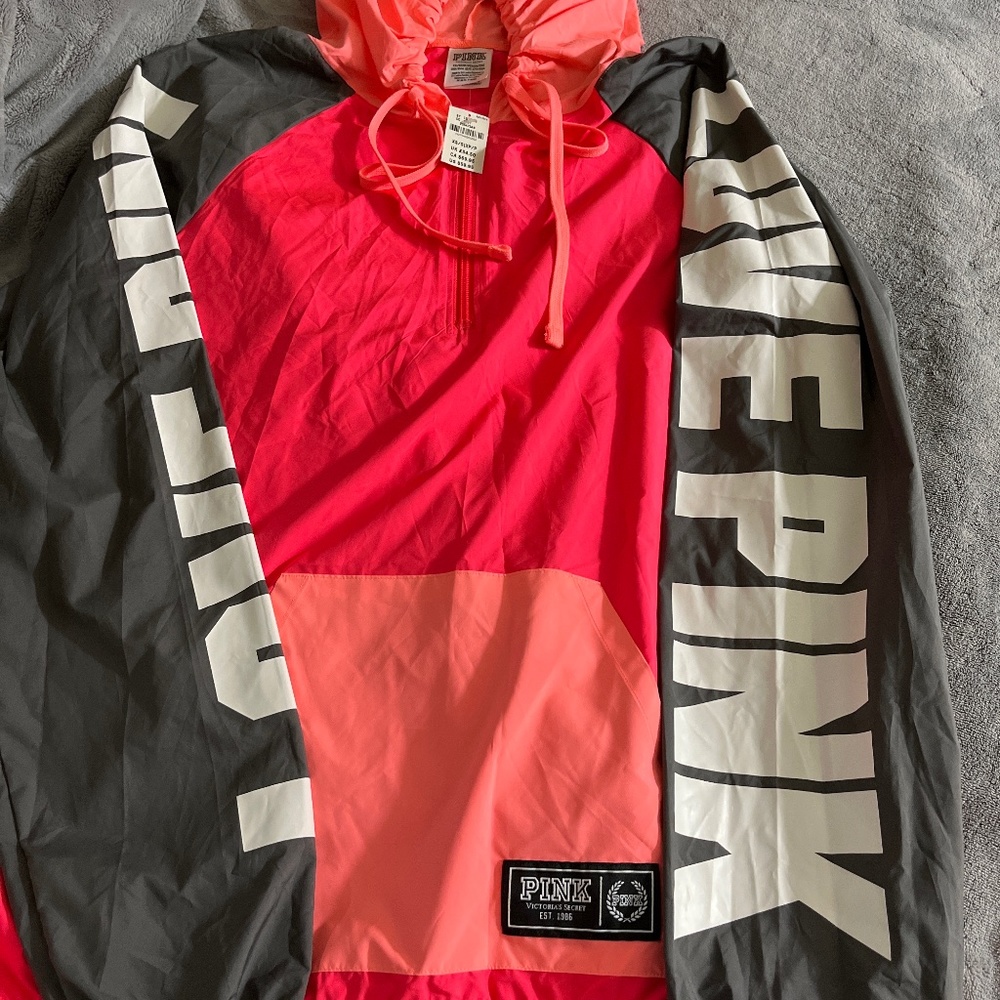 Windbreaker/ Pullover